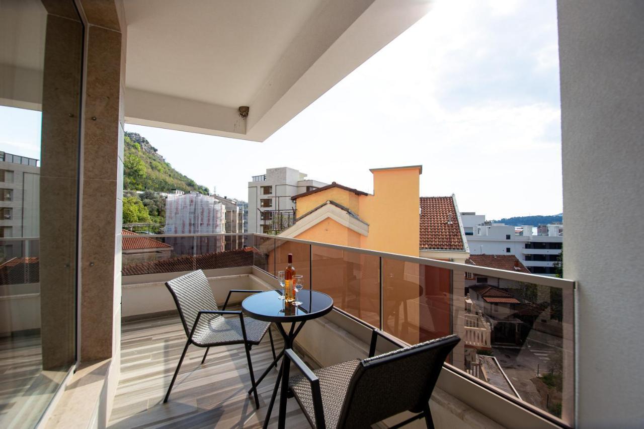 Aura Tower Aparments By In Property Rafailovici Exterior photo