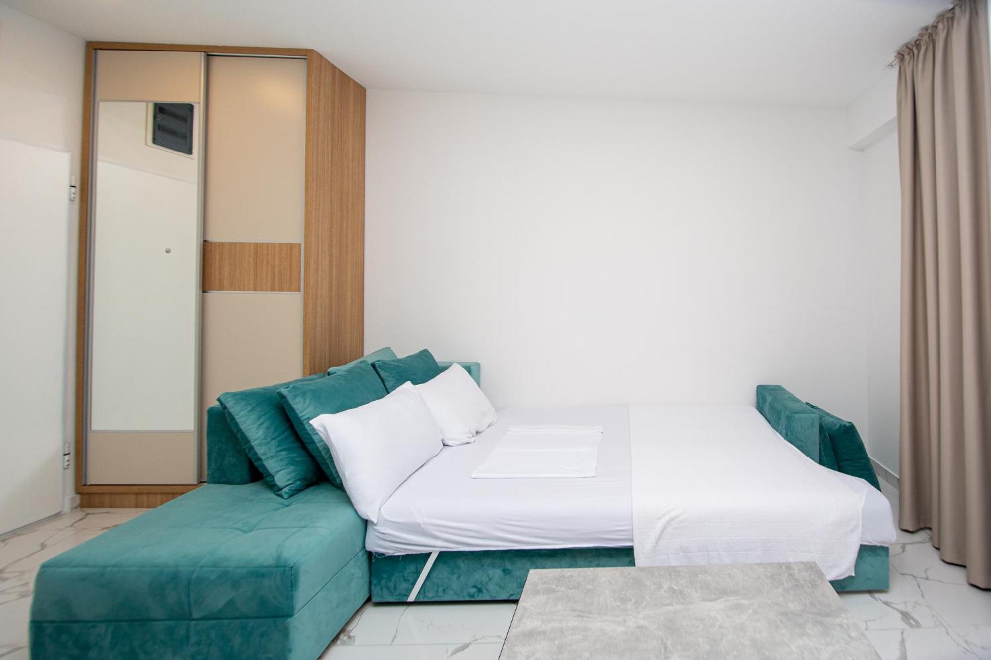Aura Tower Aparments By In Property Rafailovici Exterior photo