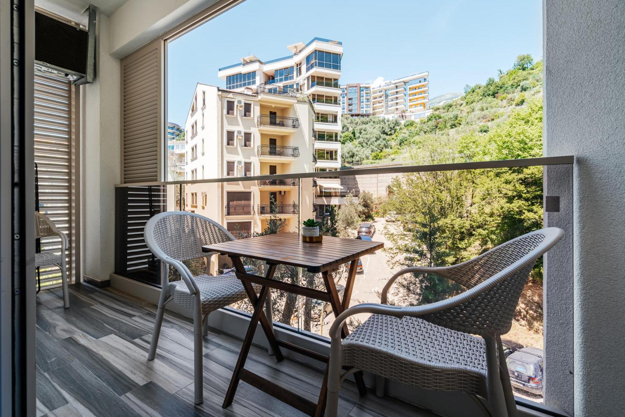 Aura Tower Aparments By In Property Rafailovici Exterior photo