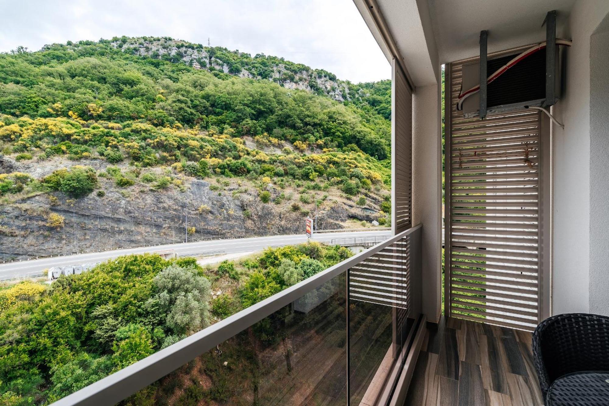 Aura Tower Aparments By In Property Rafailovici Exterior photo